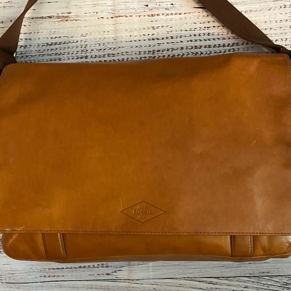 Fossil Leather School Business Messenger Bag - Picture 3 of 11